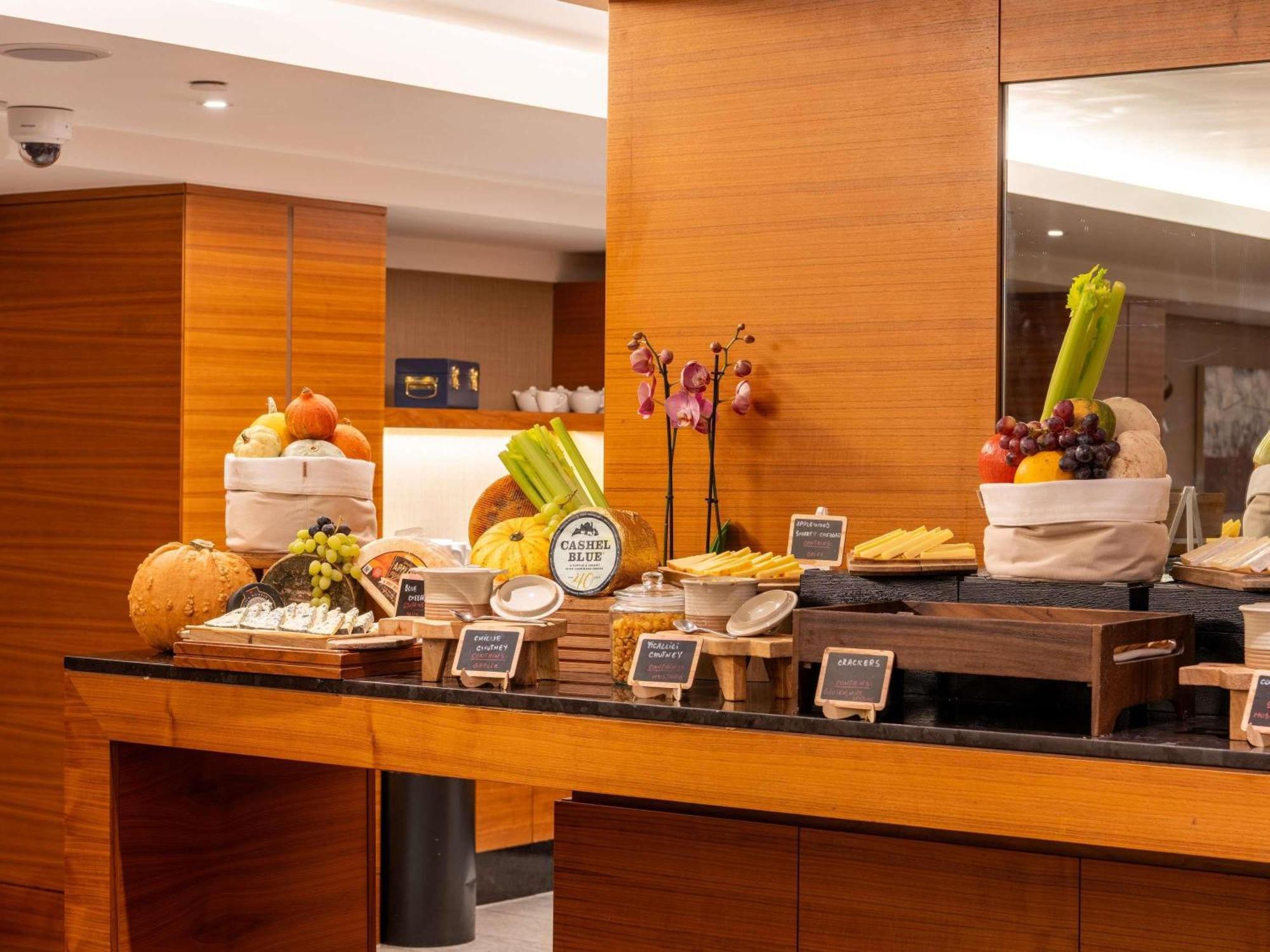 One-Bedroom Prestige Suite Lounge Access