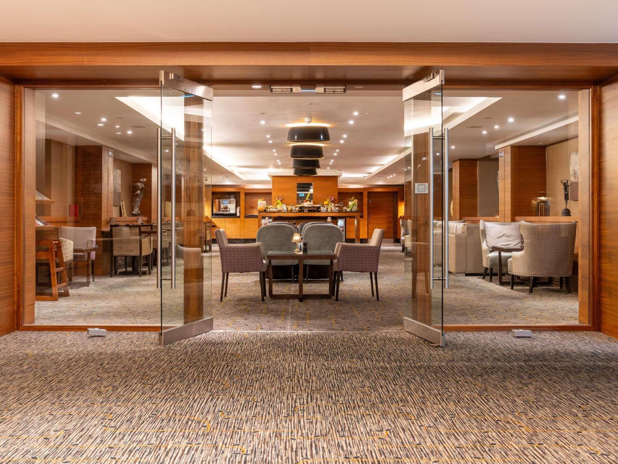 One-Bedroom Prestige Suite Lounge Access