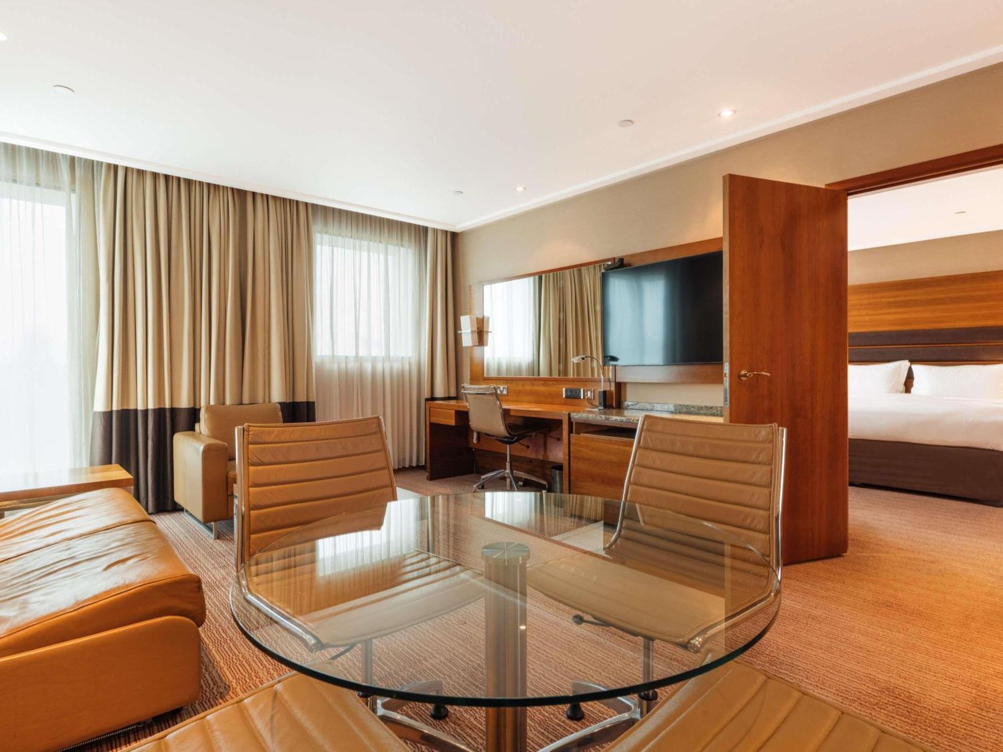 One-Bedroom Prestige Suite Lounge Access