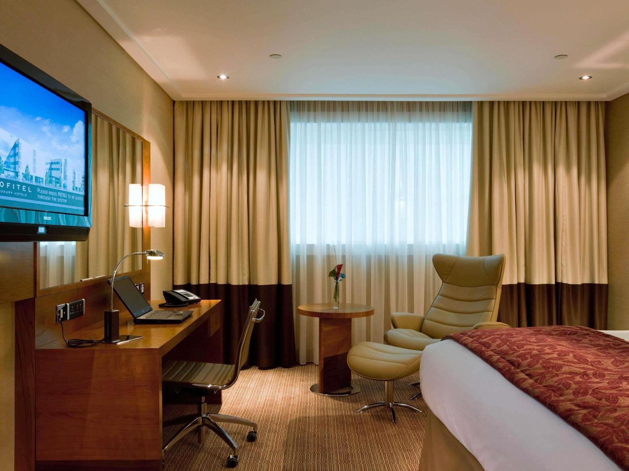 One-Bedroom Prestige Suite Lounge Access